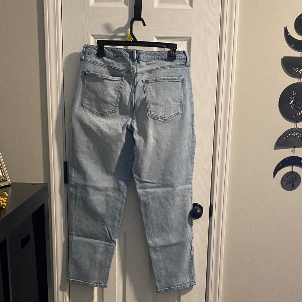 Wonderly Light Wash Boyfriend Jeans - Picture 4 of 4